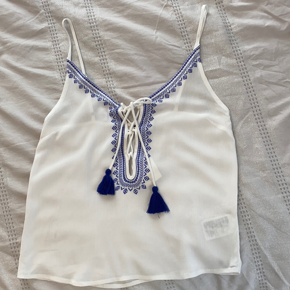 💰 3/$25 BUNDLE 💰 Super cute tie front top
